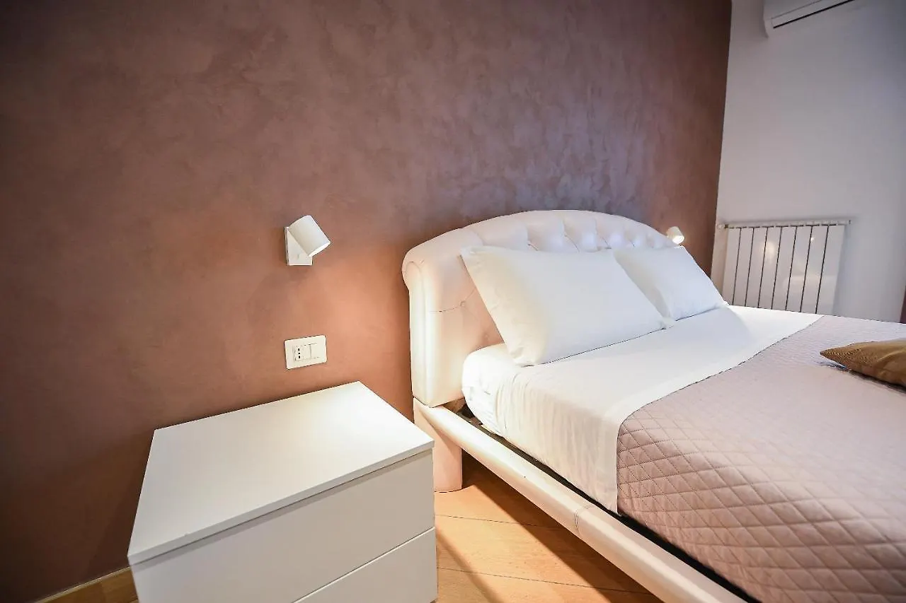 Hotel Karol Bari Airport 0*,  Italien