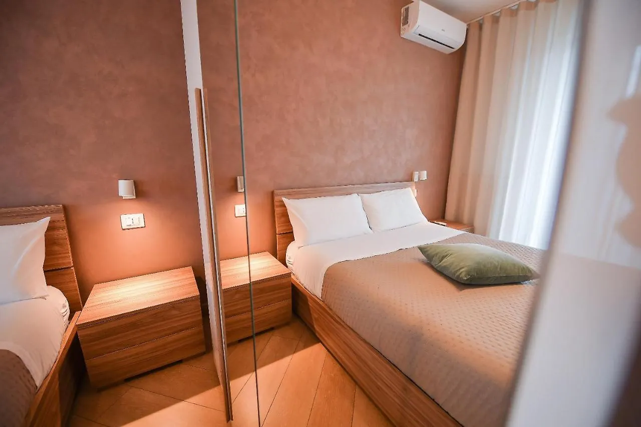 Hotel Karol Bari Airport 0*,  Italien