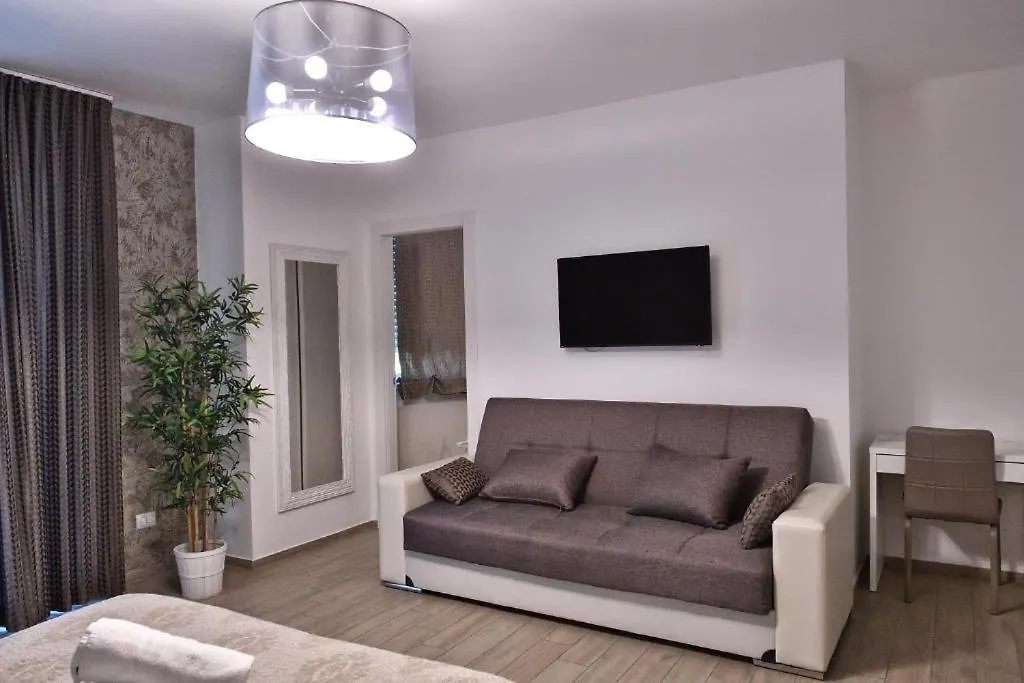 Hotel Karol Bari Airport 0*,